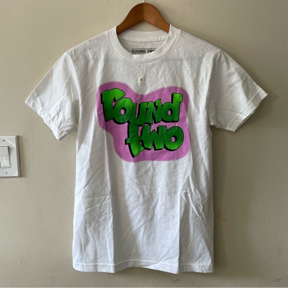 🥝 Round Two | Bubble Font White Tee (S) 🥝 - Picture 1 of 4